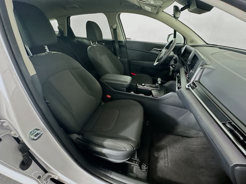 Used 2025 Kia Sportage LX FWD image 28