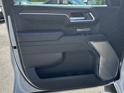Used 2024 Chevrolet Silverado 1500 High Country AWD/4WD image 16