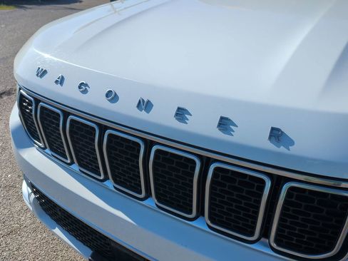 Used 2024 Jeep Wagoneer L Series II w/ Flexible Seating Group image 13