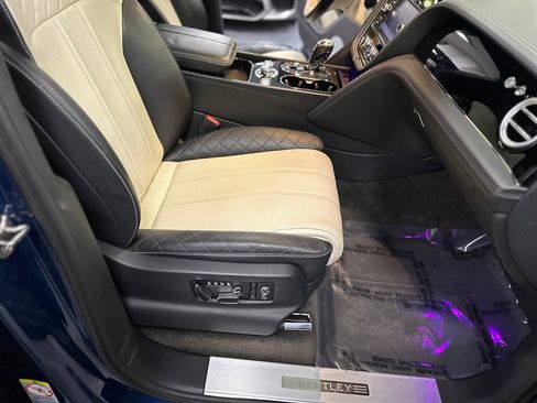 Used 2018 Bentley Bentayga image 36