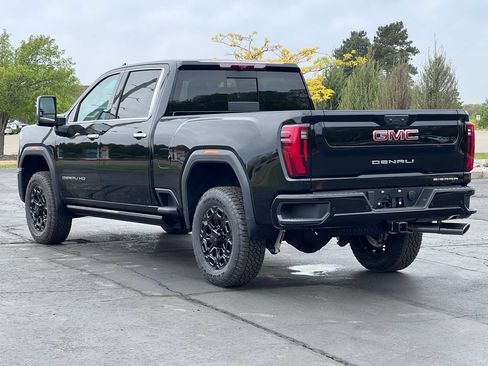New 2026 GMC Sierra 2500 Denali w/ Denali Reserve Package AWD/4WD image 16