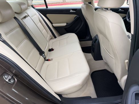 Used 2014 Volkswagen Jetta SE FWD image 14