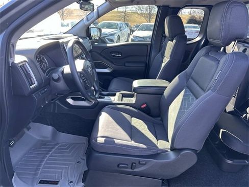 Used 2025 Nissan Frontier SV image 19
