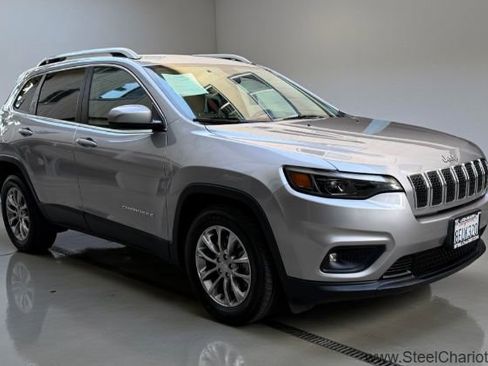 Used 2019 Jeep Cherokee Latitude Plus image 2
