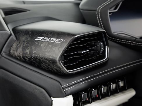 Used 2021 Lamborghini Huracan EVO RWD image 33