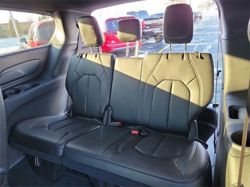 New 2026 Chrysler Pacifica Select image 23