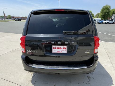 Used 2016 Dodge Grand Caravan SXT FWD image 6