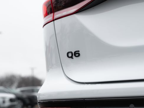 Used 2025 Audi Q6 e-tron Premium Plus w/ Premium Plus image 31