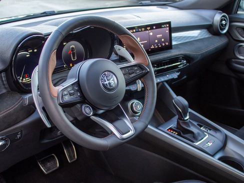 New 2025 Alfa Romeo Tonale image 11