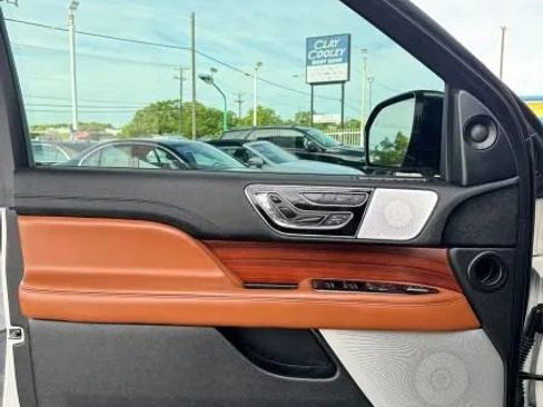 Used 2020 Lincoln Navigator L Reserve w/ Luxury Package image 20