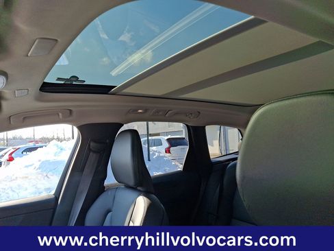 Certified 2025 Volvo XC60 B5 Core w/ Protection Package Premier image 15