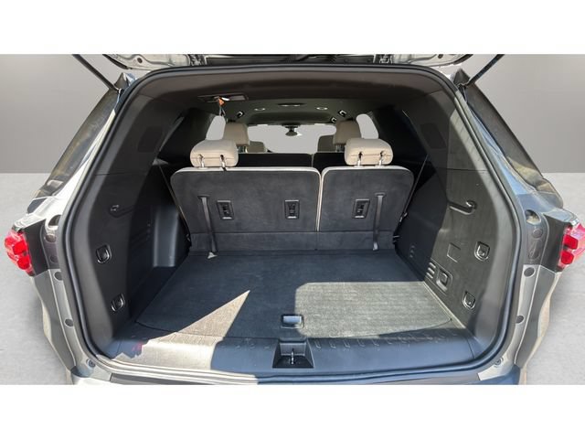 Used 2023 Chevrolet Traverse LS w/ Safety Package FWD image 31