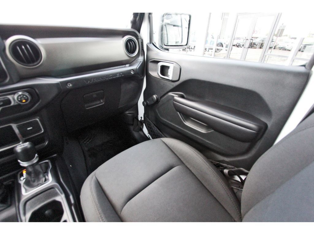 Used 2018 Jeep Wrangler Unlimited Sport AWD/4WD image 11