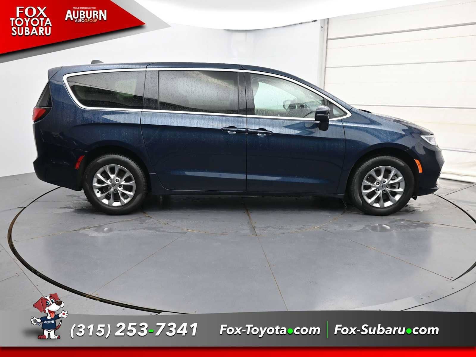 Used 2023 Chrysler Pacifica Touring-L AWD/4WD image 16
