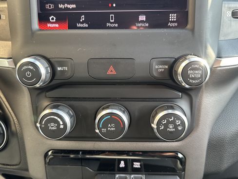 Used 2022 RAM 1500 Big Horn AWD/4WD image 18
