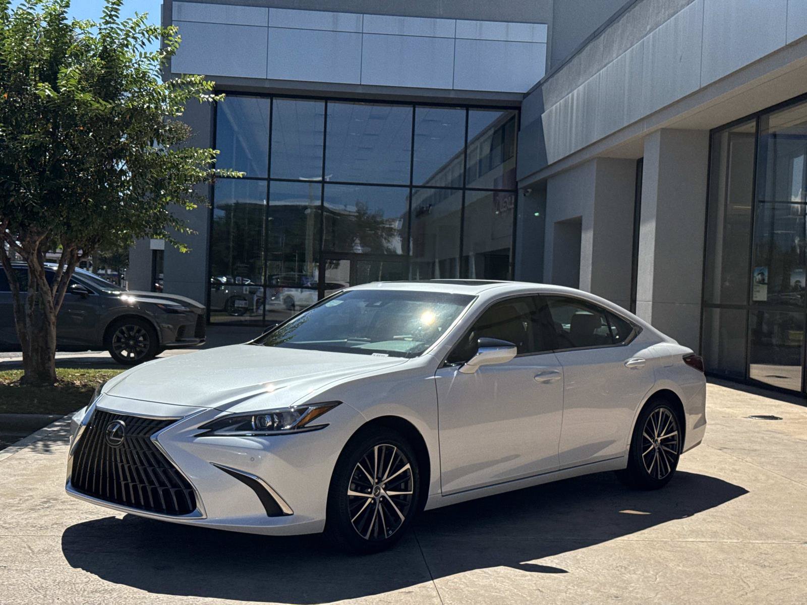 Certified 2025 Lexus ES 350 w/ Premium Package FWD image 7
