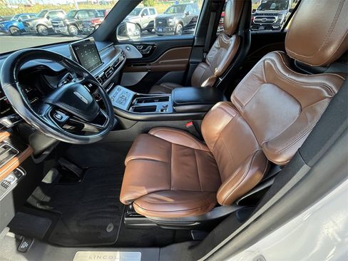 Certified 2023 Lincoln Aviator Reserve w/ Equipment Group 201A image 11