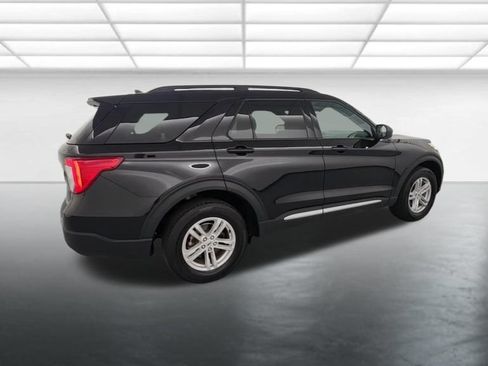 Used 2023 Ford Explorer XLT AWD/4WD image 8