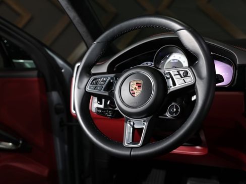 Used 2022 Porsche Cayenne Turbo image 42