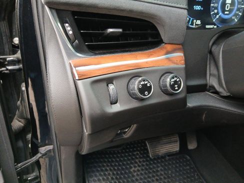 Used 2017 Cadillac Escalade Premium Luxury image 9