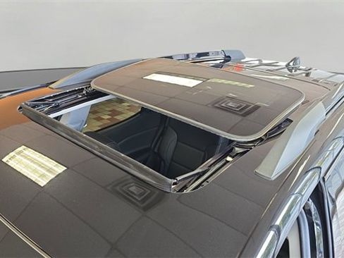 Used 2023 GMC Acadia SLT w/ Elevation Edition image 29