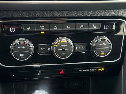 Certified 2023 Volkswagen Atlas Cross Sport SE FWD image 19