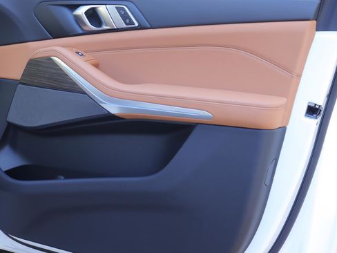 Used 2025 BMW X5 sDrive40i w/ M Sport Package image 17