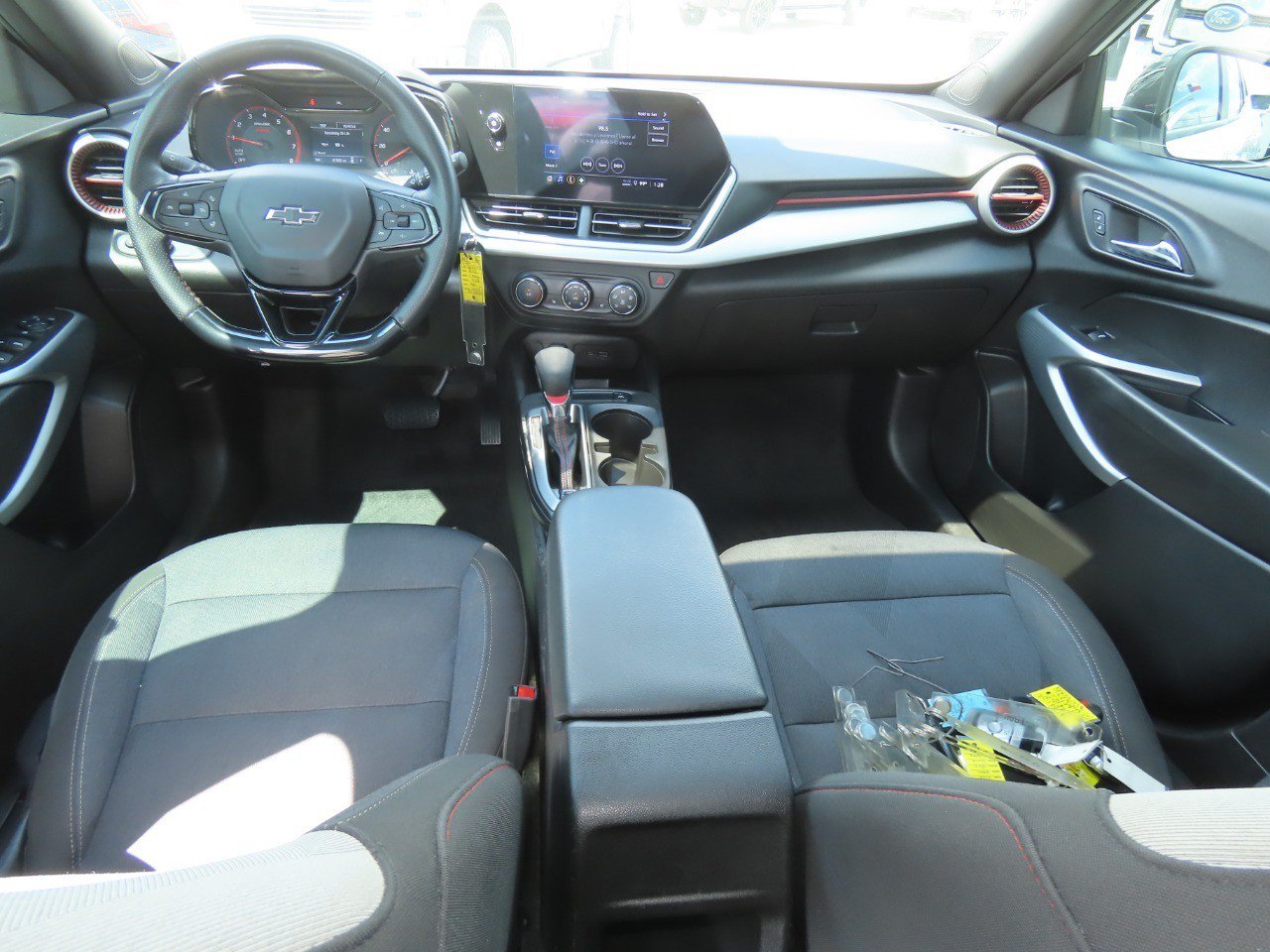 Used 2025 Chevrolet Trax RS w/ Sunroof Package FWD image 23