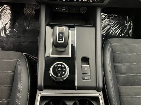 Used 2024 Mitsubishi Outlander SE image 19