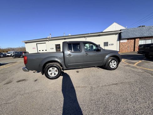 Used 2012 Nissan Frontier SV image 8