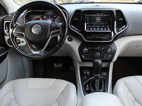 Used 2019 Jeep Cherokee Limited image 19