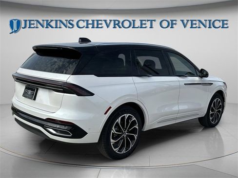 Used 2024 Lincoln Nautilus Reserve w/ Equipment Group 203A image 5