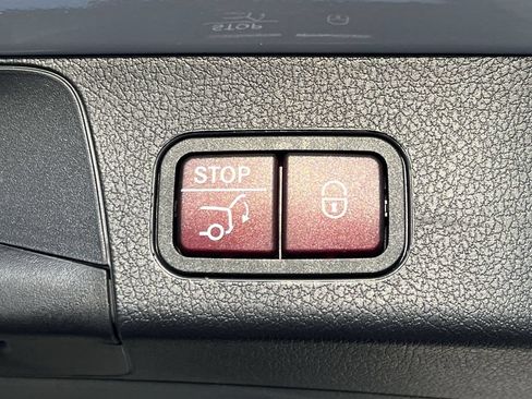 Used 2026 Mercedes-Benz GLB 250 4MATIC image 25