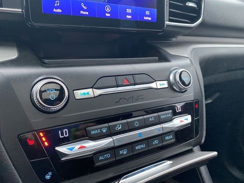 Used 2020 Ford Explorer XLT w/ Equipment Group 202A image 11