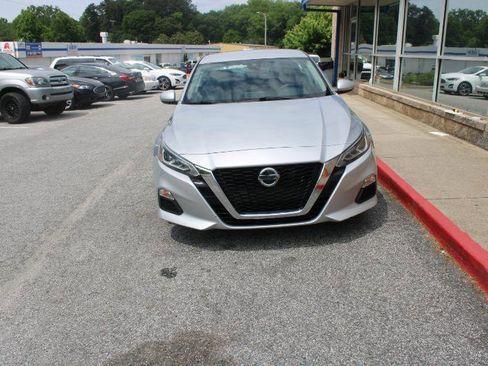 Used 2022 Nissan Sentra SV w/ Trunk Package FWD image 2