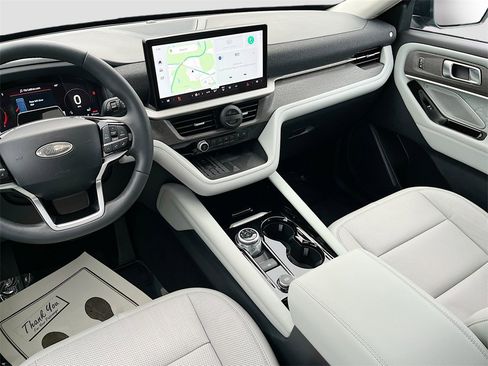 Used 2025 Ford Explorer Platinum w/ Ultimate Package image 23