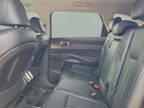 Used 2022 Kia Sorento S image 9