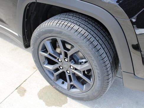 New 2025 Jeep Grand Cherokee Limited w/ Trailer Tow Package image 39