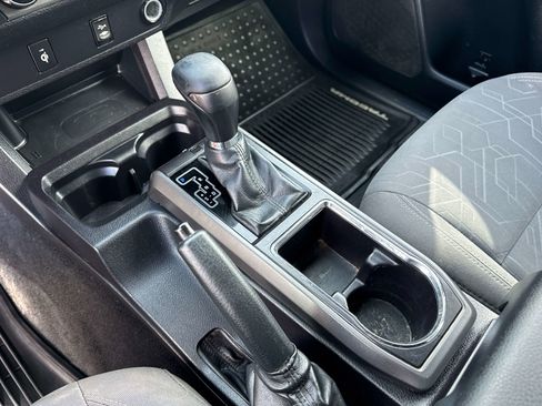 Used 2016 Toyota Tacoma TRD Off-Road w/ Towing Package image 20