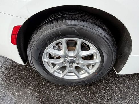 Certified 2022 Chrysler Voyager LX image 14