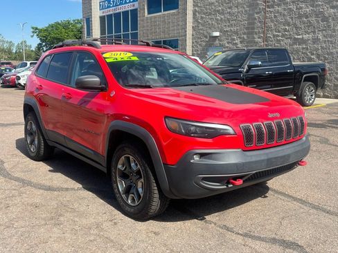 Used 2019 Jeep Cherokee Trailhawk AWD/4WD image 1