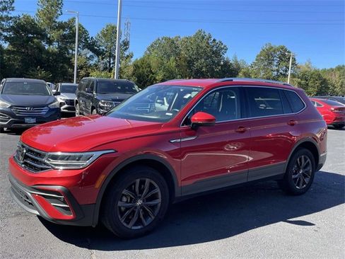 Used 2022 Volkswagen Tiguan SE image 3
