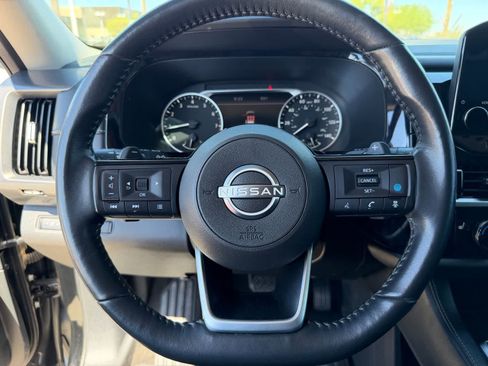 Used 2022 Nissan Pathfinder SL FWD image 15