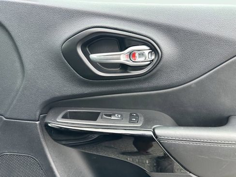 Certified 2023 Jeep Cherokee Altitude Lux image 11