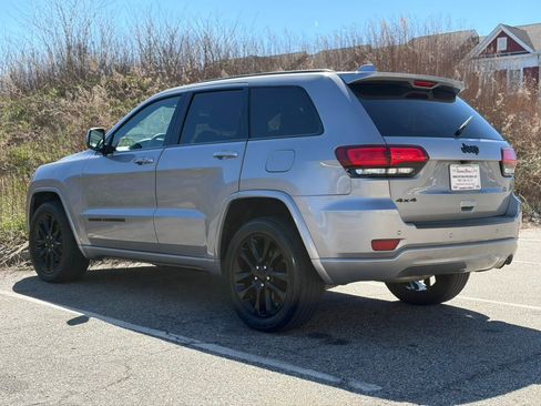 Used 2019 Jeep Grand Cherokee Altitude image 6
