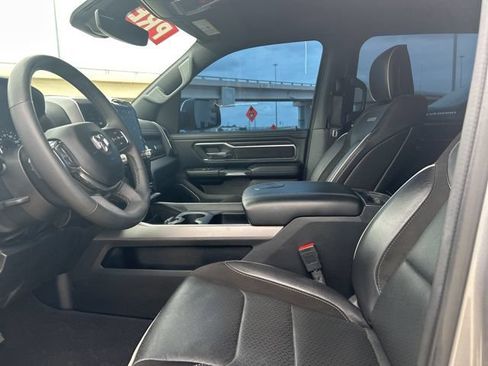 Used 2025 RAM 1500 Laramie AWD/4WD image 34