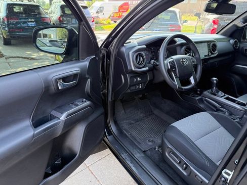 Used 2021 Toyota Tacoma TRD Off-Road AWD/4WD image 12