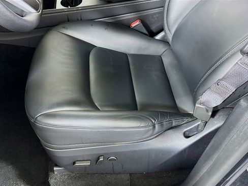 Used 2024 Tesla Model Y Long Range image 19