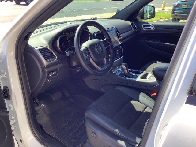 Used 2020 Jeep Grand Cherokee Altitude AWD/4WD image 7