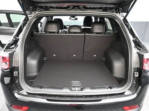 New 2026 Jeep Compass Latitude w/ Mopar Graphics Package image 19